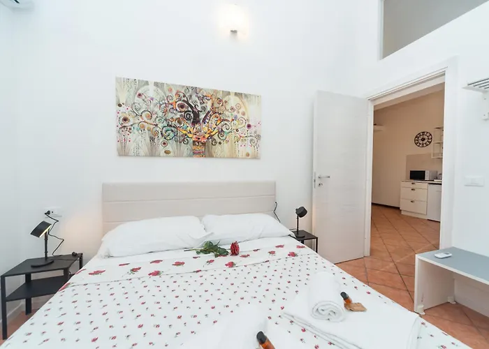 Giada 103 - By The Train Station Apartment *